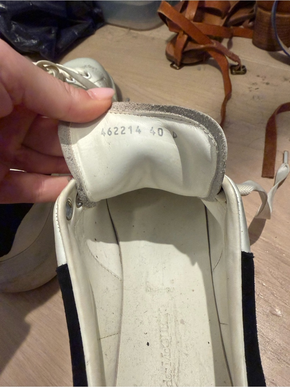 Alexander McQueen White Leather Low-Top Sneakers - Picture 4 of 4